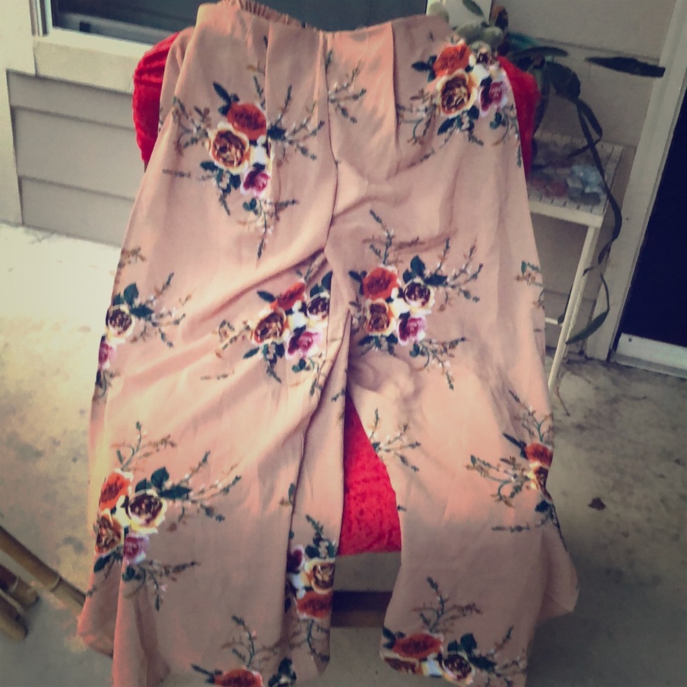 Pleated pink rose pant with slits